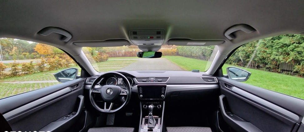 Skoda Superb cena 89800 przebieg: 144000, rok produkcji 2017 z Warszawa małe 742
